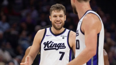 Οι Κινγκς πέρασαν τους «πολεμιστές» και μαζί με τον Βεζένκοφ θα... παλέψουν για μια θέση στα Play Offs! (video)