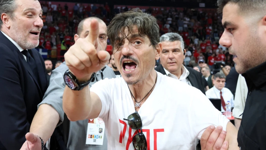 Παρουσιάστηκε αυτοβούλως στο Α.Τ. Κηφισιάς ο Δημήτρης Γιαννακόπουλος για να πάει στη συνάντηση με Βρούτση!