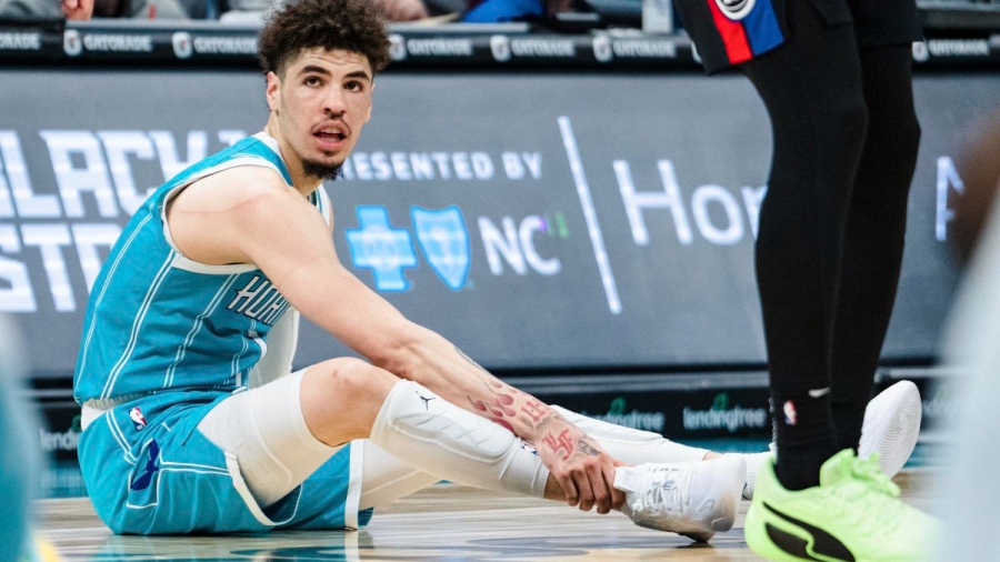 Σοκ στους Χόρνετς - Χάνει το υπόλοιπο της σεζόν ο ΛαΜέλο Μπολ! (video)