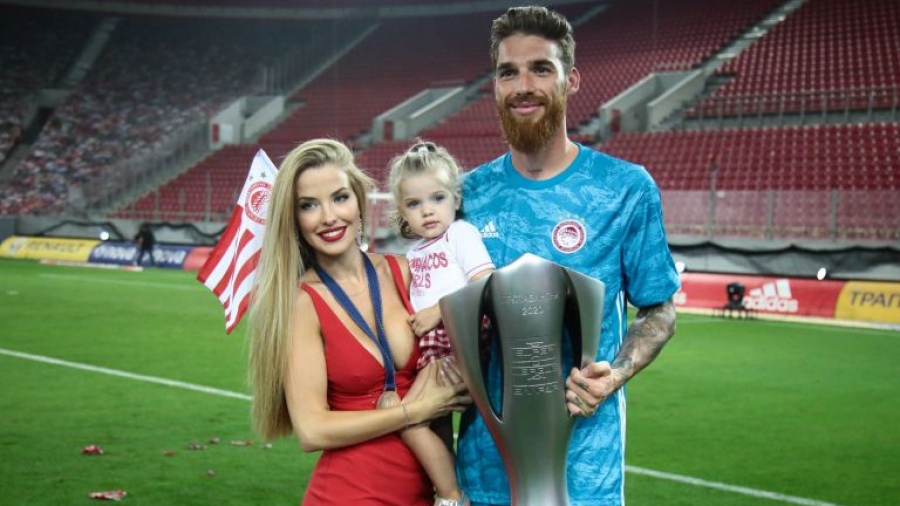 Αποχαιρέτησε τον Ολυμπιακό η σύζυγος του Σα: «Δεν θα ξεχάσω ποτέ τη Θύρα 7 και το Καραϊσκάκη»