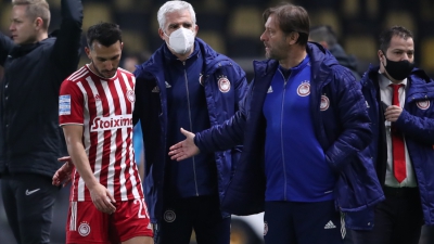 Άρης – Ολυμπιακός: Δεν έδωσε το χέρι στον Μαρτίνς ο Καρβάλιο την ώρα της αλλαγής του!