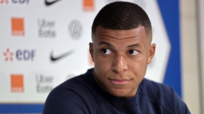 Συνέχεια στο σίριαλ Εμπαπέ: «Θα μείνω στην Παρί και τη νέα σεζόν!»