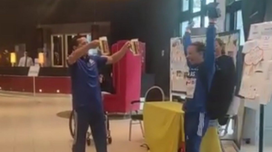 Αποθέωση για Ντρισμπιώτη στο ξενοδοχείο, μετά το 2ο χρυσό μετάλλιο! (video)