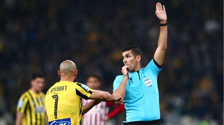 Βερίσιμο στους ανθρώπους της ΑΕΚ: «Δεν ειδοποιήθηκα από το VAR για το πέναλτι στον Βράνιες!» (video)