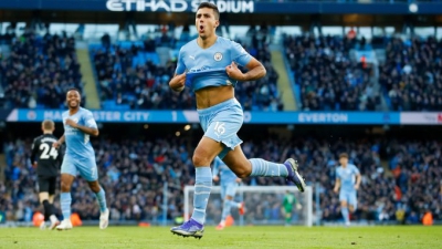 Μάντσεστερ Σίτι – Έβερτον 2-0: Απίστευτο γκολ από τον Ρόδρι! (video)