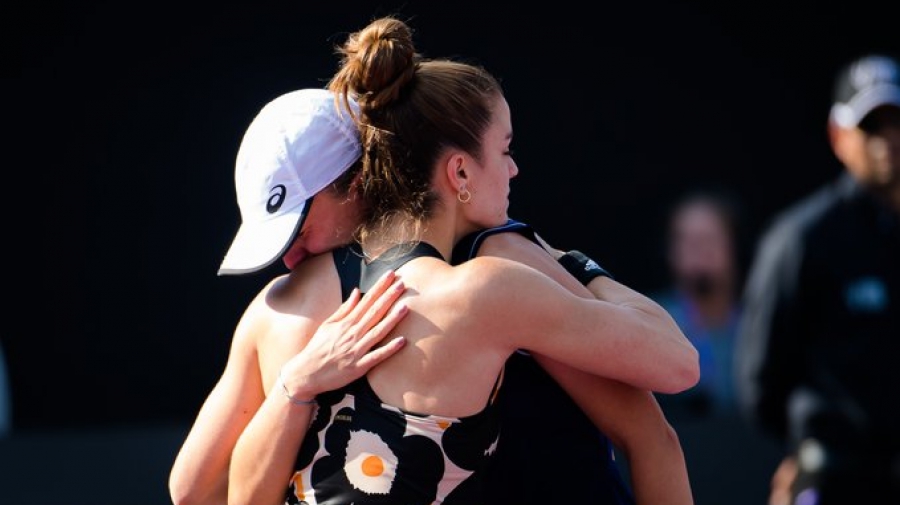 Σάκκαρη: «Περισσότερο απ’ οτιδήποτε άλλο είμαστε άνθρωποι και η Ίγκα είναι μόλις 20 ετών» (video)