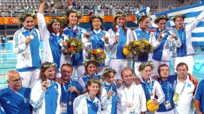 Ολυμπιακοί Αγώνες 2004, πόλο: Δεκατρείς «γοργόνες» χάρισαν το πρώτο ελληνικό μετάλλιο σε ομαδικό σπορ στο θεσμό! (video)