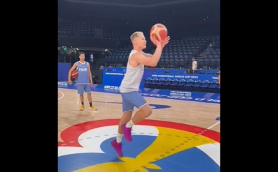 Κι όμως είναι αληθινό! Τρεις παίκτες της Φινλανδίας ευστόχησαν από το κέντρο! (video)