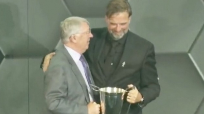 Διπλή βράβευση για τον Γιούργκεν Κλοπ, με φοβερές ατάκες από τον Σερ Άλεξ Φέργκιουσον!