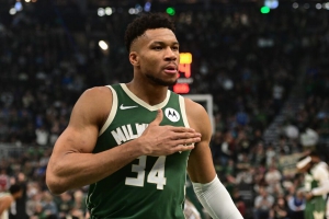 Giannis stays: Οι Μπακς «καταφέρνουν ξανά κάτι» και ο Αντετοκούνμπο μένει στην πόλη!