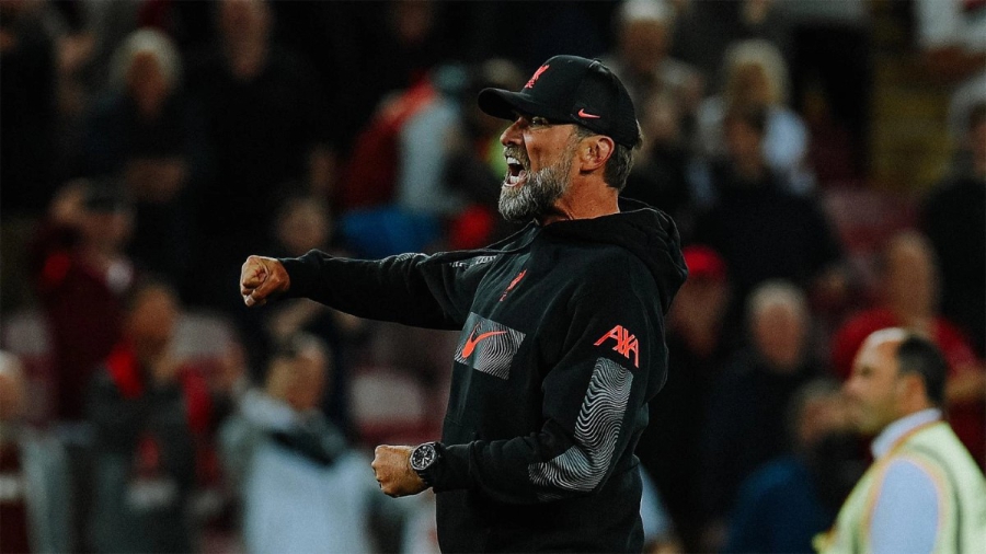 Γιούργκεν Κλοπ: Η αγκαλιά με τον Τσιμίκα και οι «γροθιές» στο KOP (video)