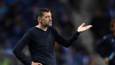 Επίθεση με… πέτρες από οπαδούς της Πόρτο στο αυτοκίνητο που μετέφερε τον Κονσεισάο και την οικογένεια του!