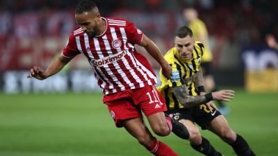 Ολυμπιακός – ΑΕΚ 1-1: Στάνκοβιτς και Ελ Αραμπί την κράτησαν στα πόδια της!