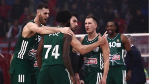 Η βαριά πράσινη φανέλα και το ασήκωτο βάρος του φαβορί για τον Ολυμπιακό