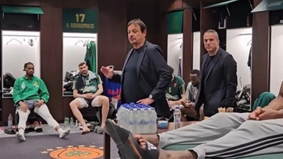 Η ομιλία του Εργκίν Αταμάν στα αποδυτήρια, τονίζοντας πως: «Το πραγματικό παιχνίδι είναι την Τρίτη!»