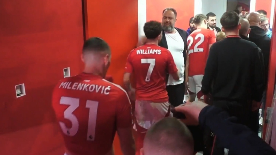 Θρίαμβος κόντρα στον Πεπ, ευτυχία για τον Μαρινάκη - Μοίρασε συγχαρητήρια στα αποδυτήρια! (video)