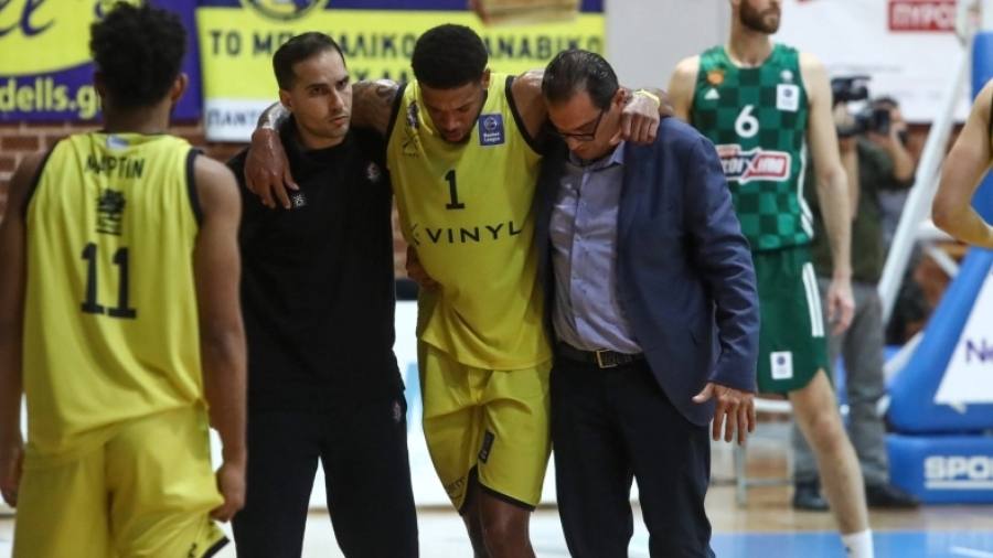 Λάυριο - Παναθηναϊκός: Τραυματίστηκε και αποχώρησε υποβασταζόμενος ο Φλαγκ! (video)