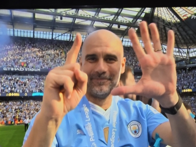 Η Μάντσεστερ Σίτι σήκωσε το τέταρτο συνεχόμενο: H απονομή και τα… έξι δάχτυλα του Πεπ! (video)