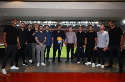 Παρέδωσε το πριμ ο Μαρινάκης στην εθνική ομάδα πόλο: «Θα είμαστε δίπλα σας για την Ελλάδα» (video)