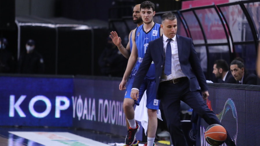 Μέξας: «Διαφορετικά τα κριτήρια των διαιτητών με ΑΕΚ»