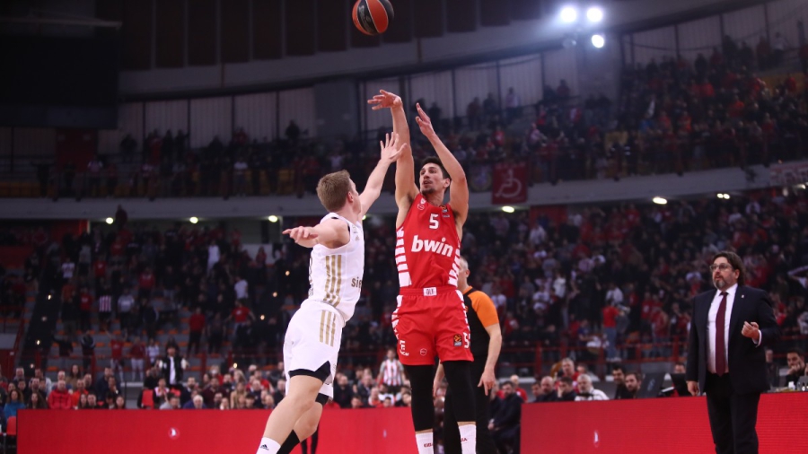 Ερυθρόλευκο ρεκόρ: Κονσέρτο για 19 τρίποντα