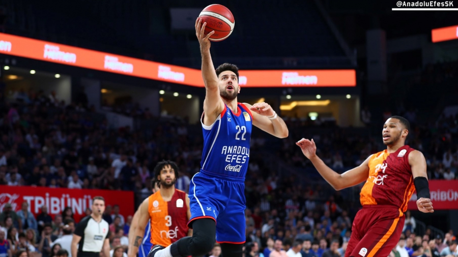 Πρόκριση στους τελικούς για την Εφές, διέλυσε την Γαλατάσαραϊ του Πιστιόλη (104-77) αλλά έχασε τον Μίτσιτς... (video)