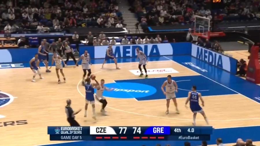 Το μεγάλο τρίποντο του Τολιόπουλου που έστειλε το ματς Ελλάδα - Τσεχία στην παράταση! (video)