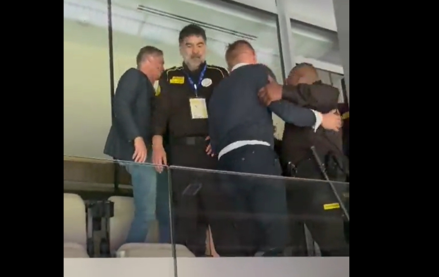 Οι σεκιούριτι «μάζεψαν» τον πατέρα του Χάαλαντ, για χειρονομίες και... φαγητό προς τους οπαδούς! (video)