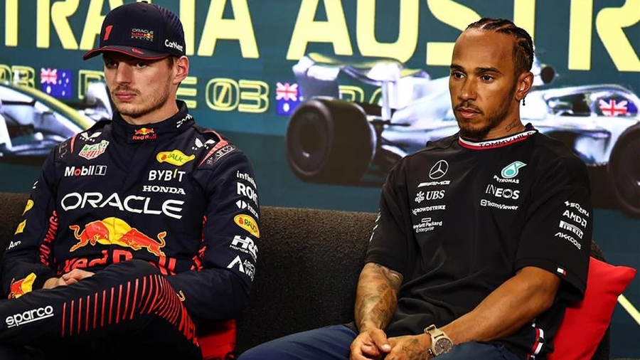 Φερστάπεν για Χάμιλτον: «Δεν τα έλεγε αυτά όταν κέρδιζε τα πρωταθλήματα…»