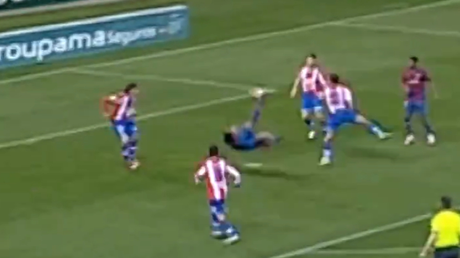 Ο «μάγος» διδάσκει, ο Μέσι μαθαίνει: Το τελευταίο γκολ του Ροναλντίνιο με την Μπαρτσελόνα, απλώς… αλητεία! (video)