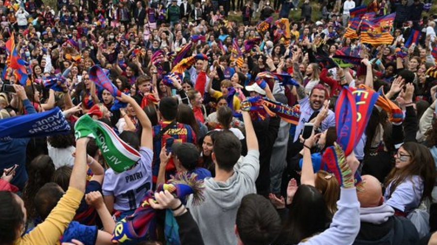 Μπαρτσελόνα: Πανικός στην άφιξη της ομάδας γυναικών λίγο πριν τα ημιτελικά του Champions League! (video)