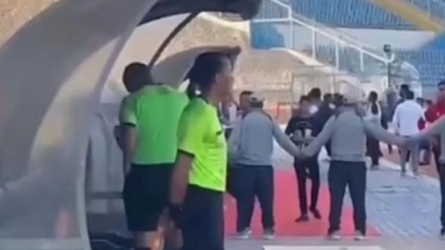 Απίθανο σκηνικό στην Αίγυπτο - Διαιτητής εξέτασε επίμαχη φάση από κινητό τηλέφωνο, ακύρωσε γκολ και τιμωρήθηκε επ΄ αόριστον! (video)
