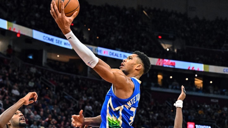 Giannis από άλλον... πλανήτη, αλλά ολομόναχος: Ήττα των Μπακς από τους Καβς παρά την 45αρα του! (video)