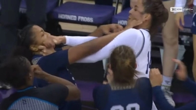 Χαμός με ξύλο και μπουνιές μεταξύ γυναικών, σε αγώνα για το NCAA! (video)