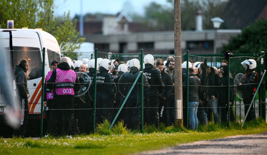 «Ήθελαν να μπουν χωρίς εισιτήριο»: Η... δικαιολογία του δημάρχου της Μπριζ, για όσα έκανε η Αστυνομία στους φίλους του ΠΑΟΚ!