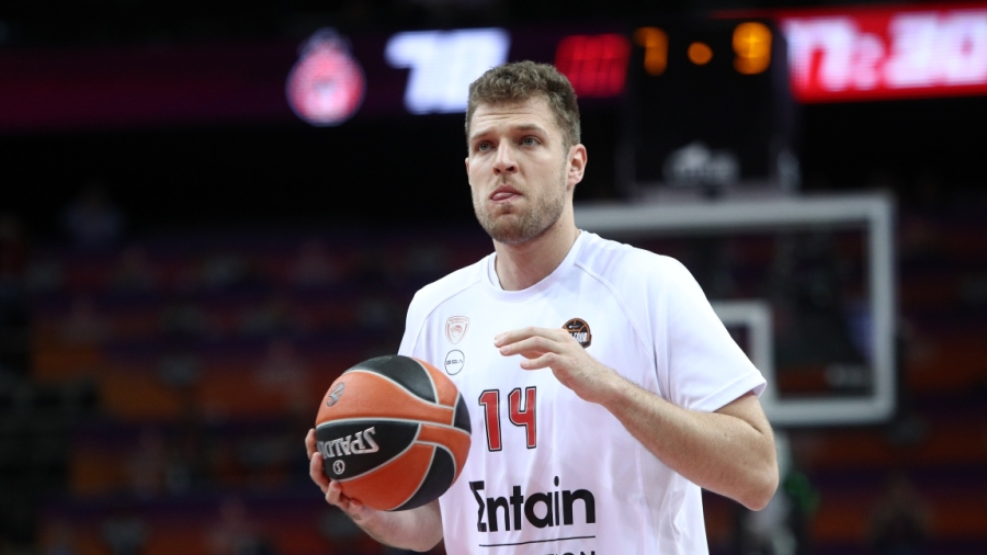 Ολυμπιακός - Ρεάλ Μαδρίτης: Υπό τις ιαχές του MVP πάτησε πρώτος στο παρκέ ο Βεζένκοφ! (video)