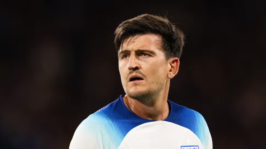 «Ξέσπασε» η μητέρα του Μαγκουάιρ: «Να μην το περάσουν αυτό άλλα παιδιά, δεν είναι αποδεκτό!»