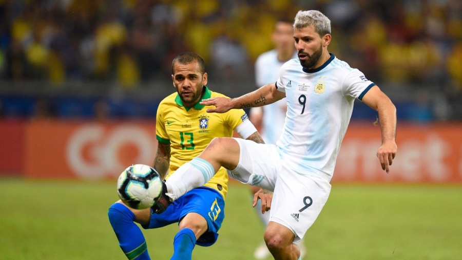 Η… τρομερή αντίδραση του Αγουέρο στα συνθήματα των Βραζιλιάνων! (video)