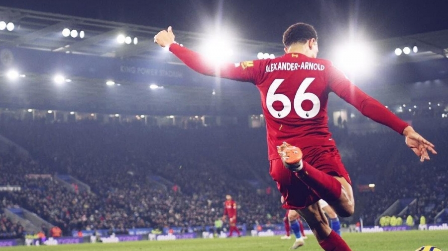 Αλεξάντερ Άρνολντ: Μένει στο Άνφιλντ, για να προσφέρει και άλλες ανεπανάληπτες στιγμές, όπως αυτή απέναντι στην… Μπαρτσελόνα! (video)