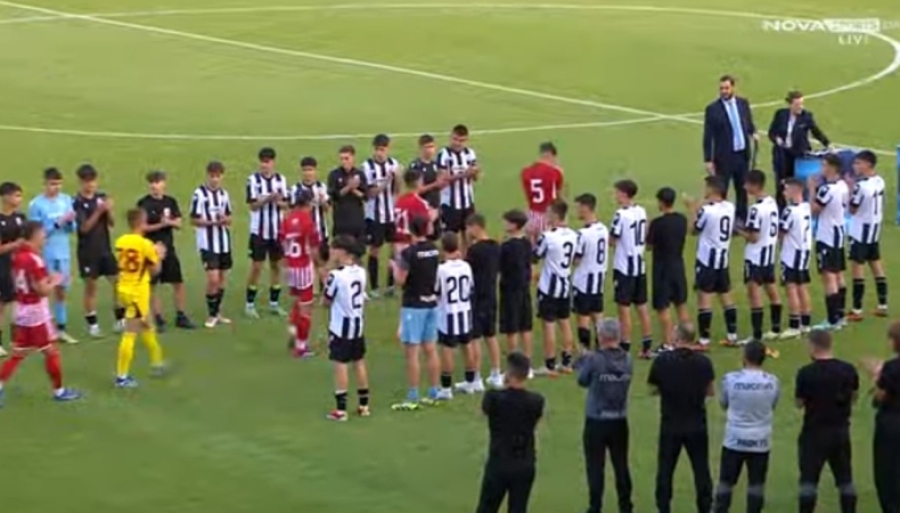 Οι μικροί διδάσκουν ήθος: «Pasillo» της Κ15 του ΠΑΟΚ στον Ολυμπιακό και η ερυθρόλευκη… ανταπόδοση!