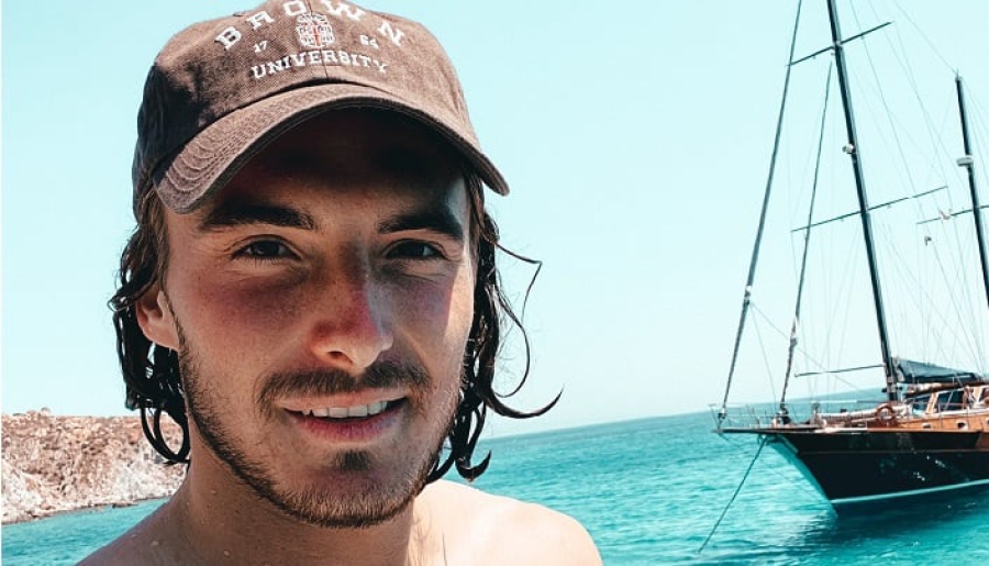 Στέφανος Τσιτσιπάς: Απολαμβάνει τις διακοπές του στα… πάτρια εδάφη με ιστιοφόρο