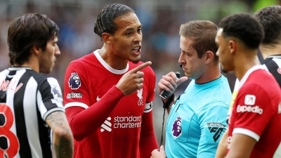 Premier League: Μόνο 7η αγωνιστική και ήδη έχει γίνει της… κόκκινης κάρτας (video)