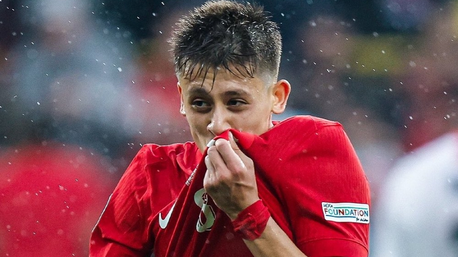 «EURO, απόψε γράφω ιστορία!»: Ο Αρντά Γκιουλέρ ξέρει να... συστήνεται καλύτερα και από τον Κριστιάνο Ρονάλντο! (video)