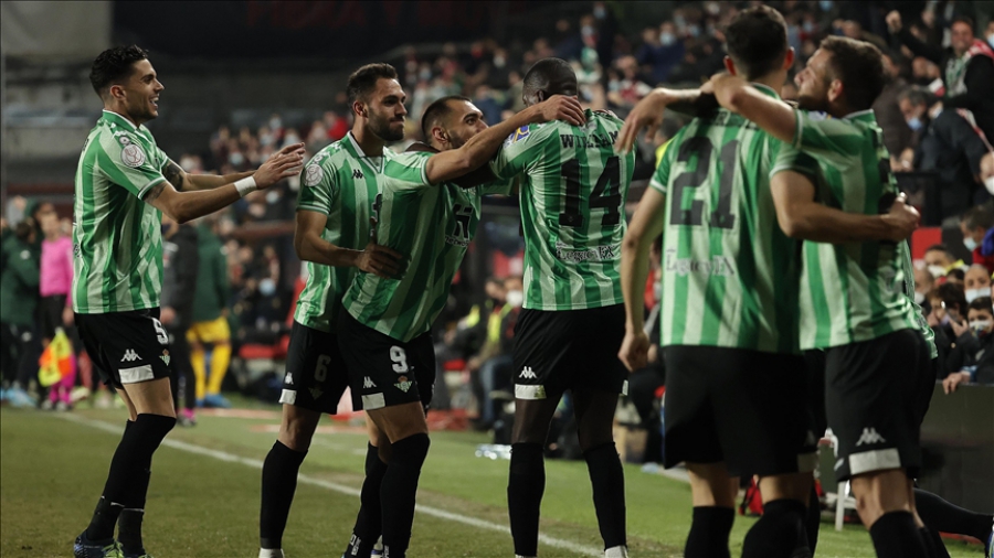 Η μοναδική εξέδρα της Μπέτις και το τραγούδι πριν τον ημιτελικό!