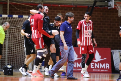 Ο αθλητισμός ενώνει: Υπέροχη στιγμή ευ αγωνίζεσθαι στο Ολυμπιακός – ΠΑΟΚ