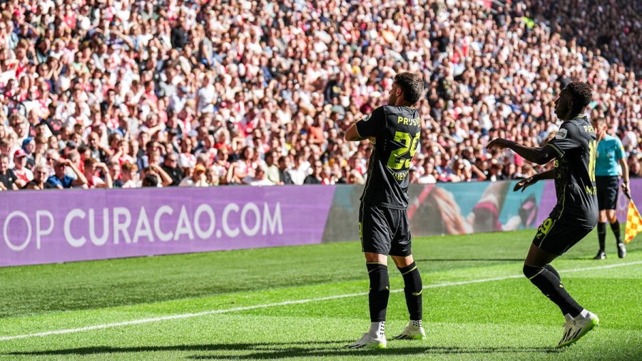 Άγιαξ - Φέγενορντ 0-3: Καπνογόνα, μπουκάλια μπύρας και τελικά... οριστική αναβολή στον αγώνα! (video)