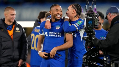 Η γνωριμία και η αποθέωση του Ενκουνκού από τον κόσμο της Τσέλσι! (video)