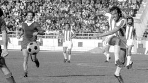 Κώστας Δαβουρλής: Το «μαύρο διαμάντι» από την Πάτρα που σκόραρε με το εθνόσημο ενώ έπαιζε στη Β’ Εθνική! (video)