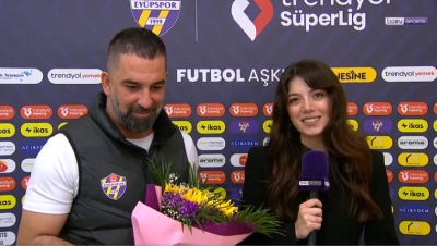 Ο Αρντά Τουράν πρόσφερε λουλούδια σε έγκυο ρεπόρτερ για τη Γιορτή της Μητέρας, μετά την ήττα!