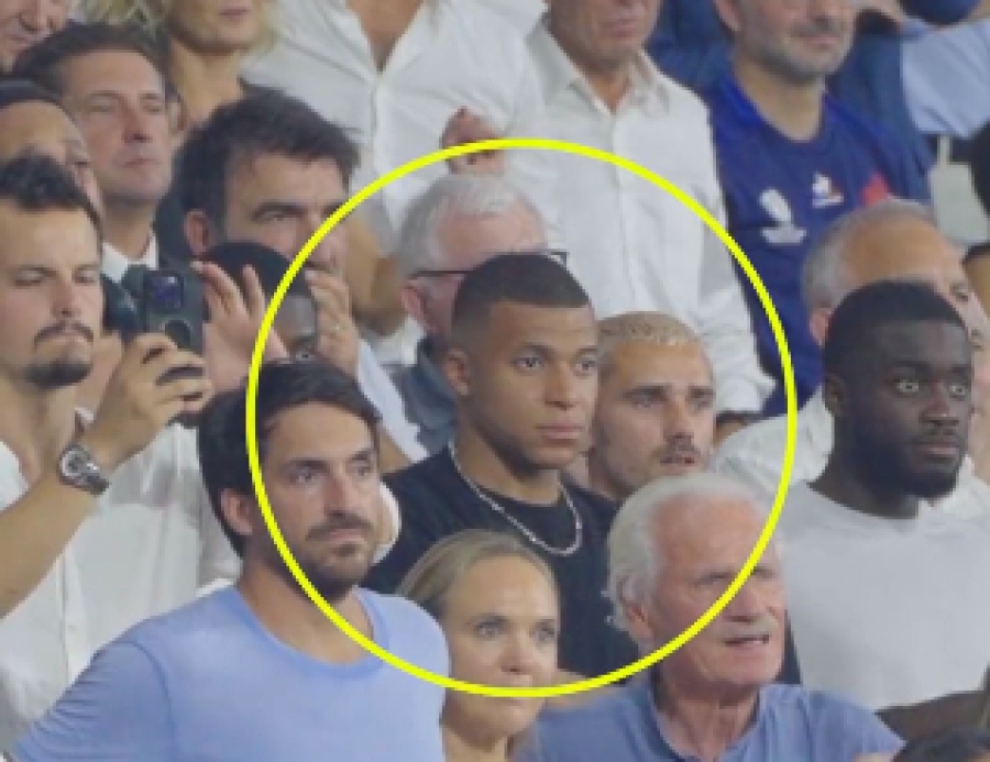 Το γήπεδο πανηγυρίζει και ο Εμπαπέ… σαστίζει: Ο Γάλλος σταρ τα βρίσκει σκούρα με το ράγκμπι (video)